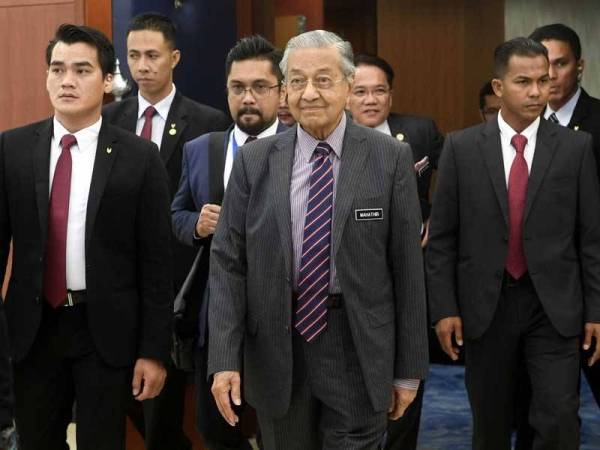 Dr Mahathir selepas menghadiri Mesyuarat Ketiga Penggal Kedua Parlimen Keempat Belas 2019 di Bangunan Parlimen hari ini. - Foto Bernama