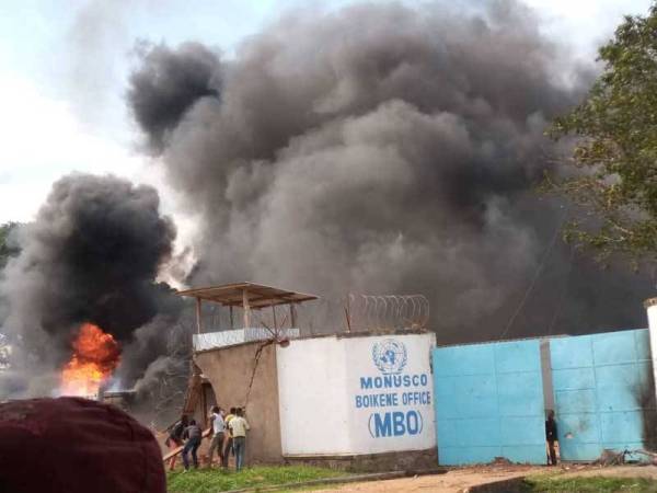 Orang awam membakar ibu pejabat MONUSCO di Beni selepas menuduh agensi PBB itu gagal menjaga keselamatan di rantau berkenaan.