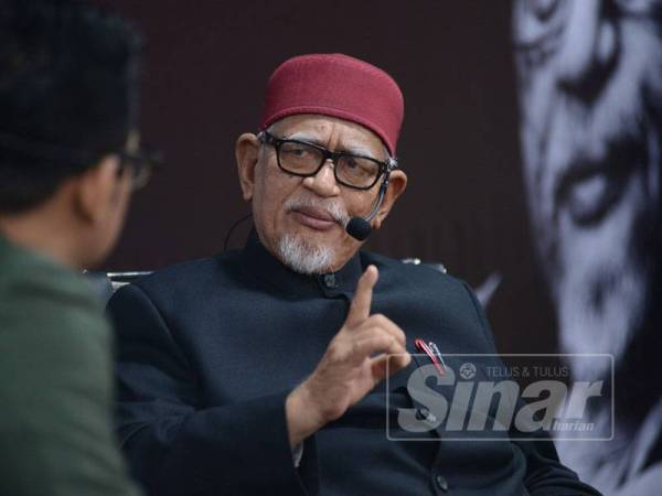 Abdul Hadi ketika sesi Pidato: Bicara Ini Demi Perpaduan di Dewan Karangkraf malam ini.