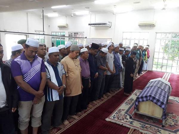 Mohd Danish yang baru sahaja berusia 14 tahun mengimamkan solat jenazah ayahnya maut dalam kemalangan selepas melanggar tembok Tol Lunas Lebuhraya Butterworth-Kulim (BKE) dari Kubang Semang menghala ke Lunas, Kulim, Isnin lalu mengundang sebak di kalangan netizen.