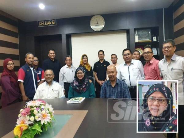 Asmaiza (duduk tengah) bersama wakil jabatan yang menghadiri mesyuarat penyelarasan di Perlis. (Gambar kecil: Asmaiza)