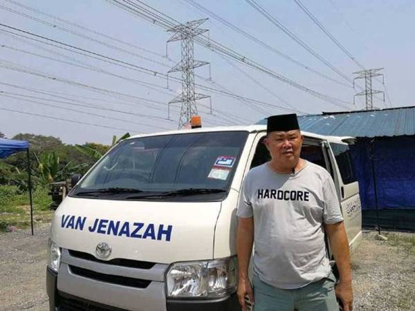 Uncle Kentang menyediakan khidmat van jenazah.