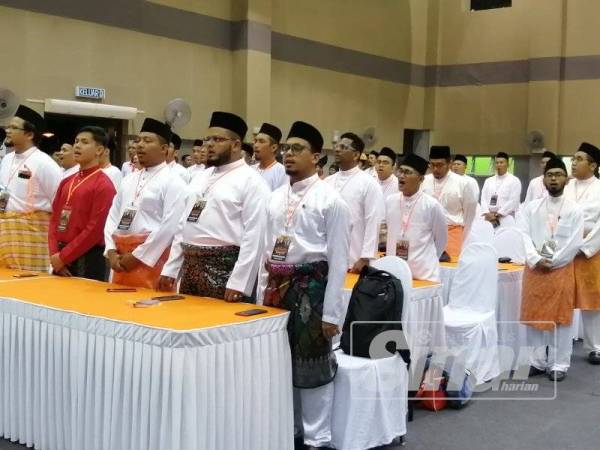 Antara perwakilan yang hadir pada Majlis Perasmian Konvensyen Pemuda Amanah Nasional di Dewan Komuniti Batu Muda, Kampung Batu Muda, Kuala Lumpur semalam.