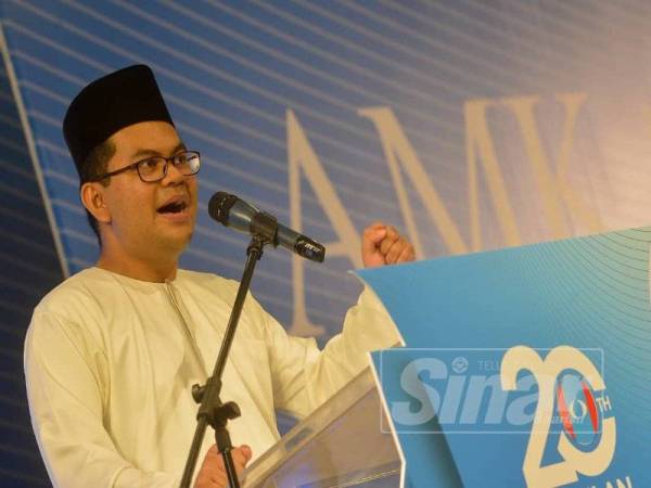 Akmal Nasrullah menyampaikan Ucapan Dasar Ketua AMK sempena kongres sayap itu, di sini hari ini. - Foto SHARIFUDIN ABDUL RAHIM