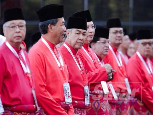 Presiden UMNO, Datuk Seri Dr Ahmad Zahid Hamidi (tiga dari kanan) bersama pimpinan UMNO pada upacara perasmian Himpunan Agung UMNO (PAU) 2019 di Pusat Dagangan Dunia Putra (PWTC), di sini hari ini. - FOTO ZAHID IZZANI