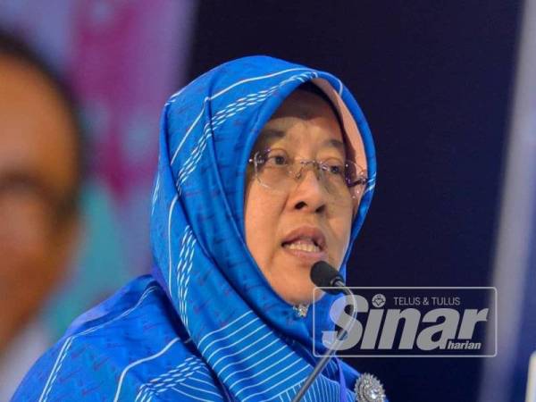 Haniza menyampaikan ucapan dasar pada Kongres Nasional Wanita PKR 2019 di MITC hari ini. -Foto: Sharifudin Abdul Rahim