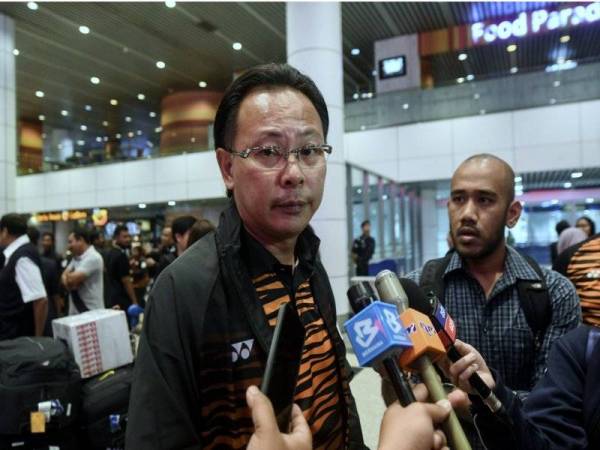 Kim Swee ketika sidang media selepas tiba dari Sukan SEA Filipina di Lapangan Terbang Antarabangsa Kuala Lumpur (KLIA) malam tadi. - Foto Bernama