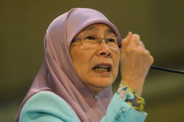 Wan Azizah semasa ucapan merasmikan penutupan Kongres Nasional Wanita dan Angkatan Muda Keadilan 2019 di MITC hari ini.
FOTO: SHARIFUDIN ABDUL RAHIM