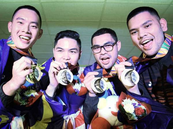 Pasukan tenpin boling negara merangkul pingat emas setelah membuat 4,980 jatuhan pin. - Foto Bernama