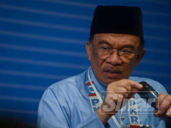 Anwar pada sidang akhbar selepas menyampaikan ucapan dasar di Kongres Nasional PKR 2019 di sini hari ini.