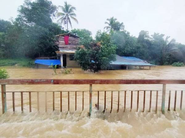 Keadaan banjir yang melanda negeri ini. - Foto Angkatan Pertahanan Awam (APM)