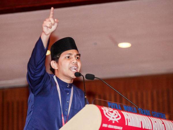 Muhammad Mirza ketika membahaskan ucapan dasar Presiden pada Perhimpunan Agung UMNO di Pusat Dagangan Dunia Putra (PWTC) di sini hari ini.