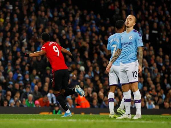 Reaksi pemain tuan rumah selepas Martial merobek gawang Manchester City di Stadium Etihad. - Foto: Premier League