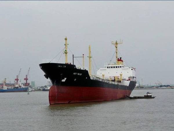 APMM Johor menahan sebuah kapal tangki di kedudukan lebih kurang 4 6 batu nautika timur Tanjung Penyusop, Kota Tinggi.