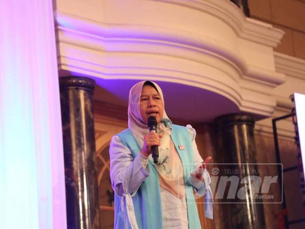 Zuraida berucap dalam Majlis Makan Malam Wawasan Kemakmuran Bersama 2030 di Hotel Renaissance, hari ini. - Foto Sinar Harian MOHD IZARI ROSLI