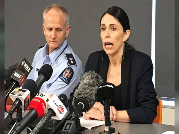 Ardern ketika sidang media di Whakatane hari ini. - Foto Agensi