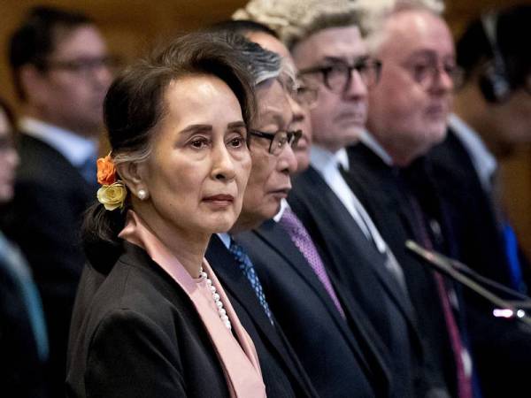 Pemimpin Myanmar, Aung San Suu Kyi hadir di Mahkamah Keadilan Antarabangsa (ICJ) di The Hague hari ini susulan perbicaraan tiga hari berhubung tuduhan genosid terhadap negaranya. - Foto AFP