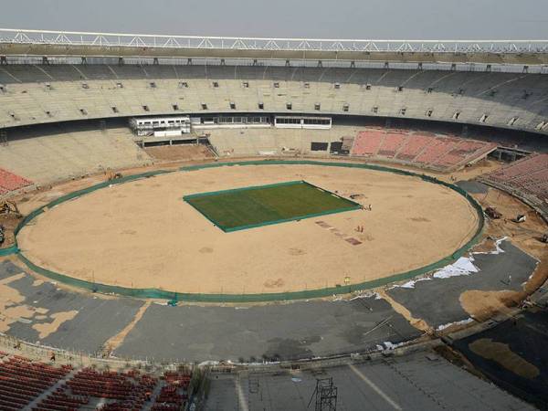 Kerja-kerja pembinaan stadium Sardar Patel kini hampir siap. - Foto AFP