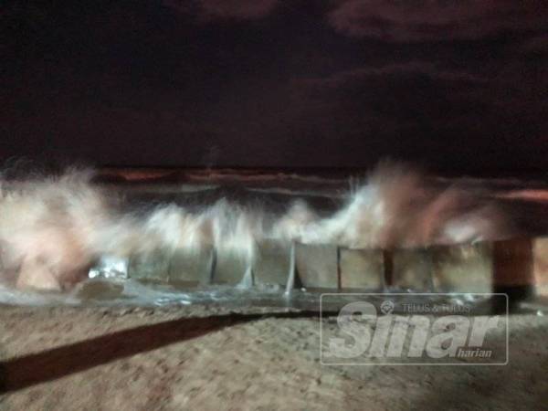 Angin kencang dan laut bergelora kategori kedua di perairan pantai timur.