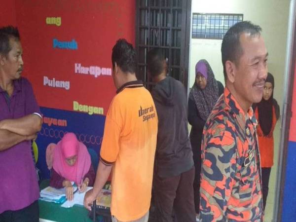 PPS Balairaya Kampung Lembah Bakti dibuka di Segamat tengahari ini.