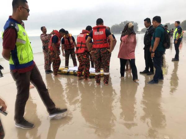 Pasukan bomba berjaya menemukan remaja lelaki dipercayai lemas. Foto: JBPM