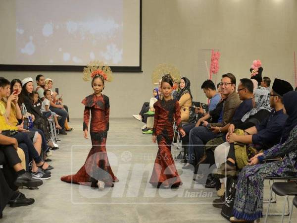 SEBAHAGIAN model cilik yang terlibat pada pertunjukan fesyen Pesona Pengantin The Cat Walk Edition x Glitz di Kuala Lumpur baru-baru ini.