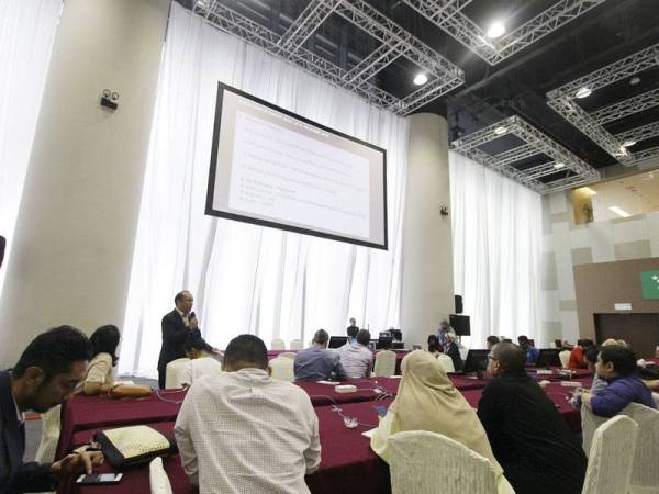 Para pengamal media mendengar taklimat menjelang Sidang Kemuncak Kuala Lumpur (KL) 2019 hari ini.  Foto: Bernama