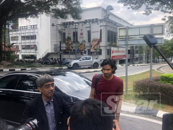 Yusoff hadir bersama peguamnya di Bukit Aman tadi.