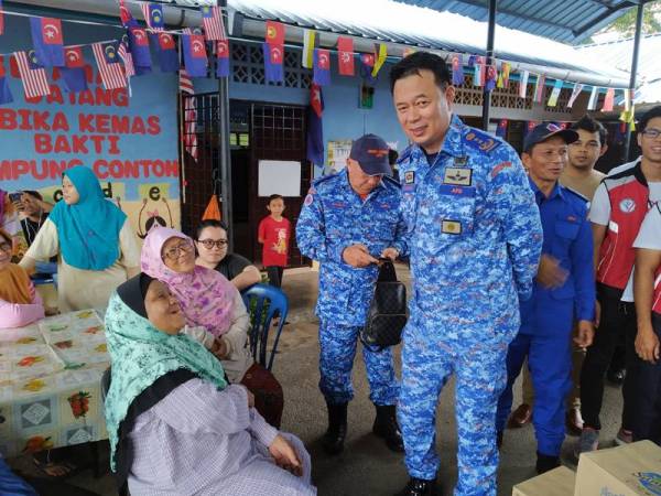 Tengku Kamarulzaman kunjungi PPS Balairaya Kampung Contoh