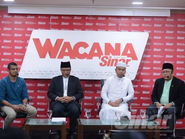 Wacana Sinar Harian Siri 246 bertajuk Anda Bayar, Kami Urus bersama Pendakwah, Prof Madya Datuk Dr Izhar Ariff, dua panelis lain iaitu Ketua Pegawai Eksekutif Zakat Pulau Pinang (MAINPP), Amran Hazali dan Ketua Pengarah Jabatan Wakaf Zakat dan Haji, Ruslan Said.
