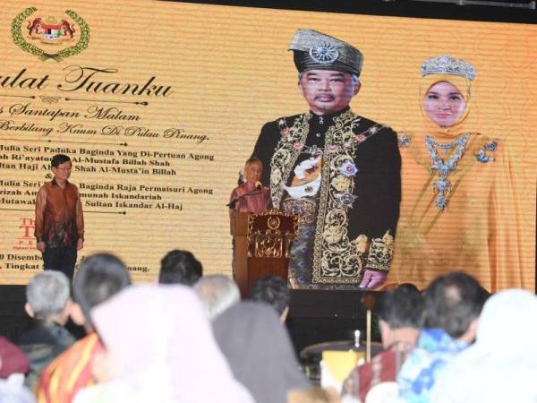 Al-Sultan Abdullah bertitah pada Majlis Santapan Bersama Rakyat Berbilang Kaum di The Top, Komtar malam ini. - Foto Bernama