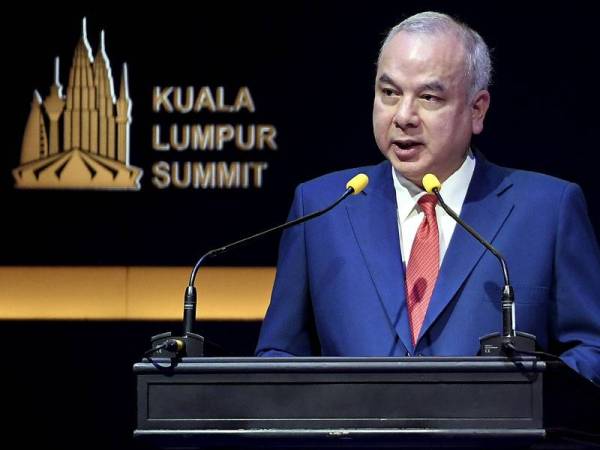 Sultan Nazrin ketika menyampaikan Titah Diraja Majlis Penutup Sidang Kemuncak Kuala Lumpur 2019 di Pusat Konvensyen Kuala Lumpur di sini hari ini. - Foto Bernama