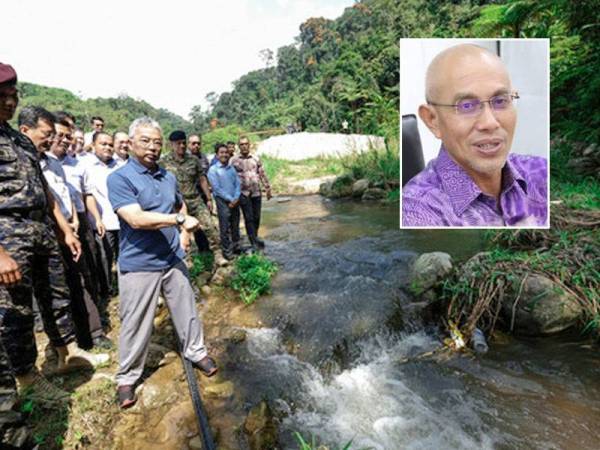 Yang di-Pertuan Agong Al-Sultan Abdullah Ri'ayatuddin Al-Mustafa Billah Shah di tapak pencerobohan tanah di Sungai Ichat ketika lawatannya september lalu. Gambar kecil: Sallehuddin Ishak