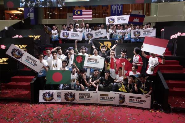 Kesemua 12 pasukan dari Malaysia,Indonesia, Bangladesh dan Cambodia yang menyertai Kejohanan Akhir Kuala Lumpur eSport Axiata Game Hero Free Fire-Battlegrounds (Free Fire) di KLCC pada Ahad lalu.