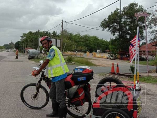 Sitdek ketika jelajahnya tiba di Terengganu.