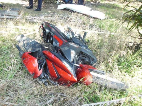 Keadaan motosikal ditunggang mangsa selepas terbabit kemalangan di Kilometer 5, Jalan Sungai Koyan-Raub tengah hari tadi.