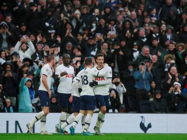 Para pemain Tottenham meraikan jaringan ketika aksi menentang Brighton di Stadium Tottenham Hotspur hari ini. - Foto Premier league