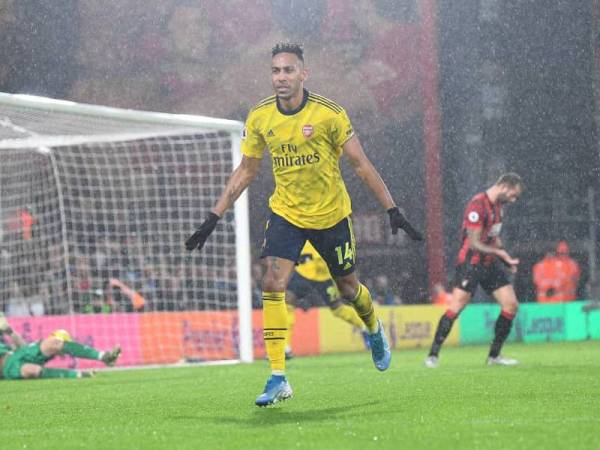 Aubameyang muncul penyelamat Arsenal ketika berkunjung ke Stadium Vitality. Foto: Premier League