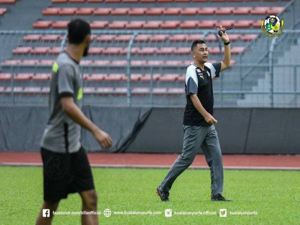 Mohd Nidzam (kanan) yakin Kuala Lumpur akan kembali ke Liga Super pada 2021. - Foto Facebook Kuala Lumpur Hawks