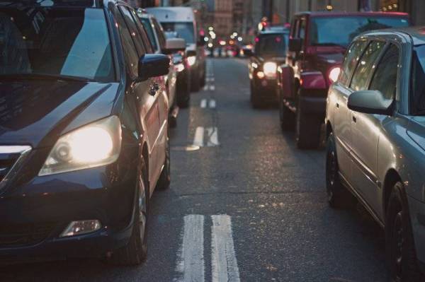 JAGALAH akhlak ketika berada di jalan raya dan bertimbang rasa dengan pengguna yang lain.