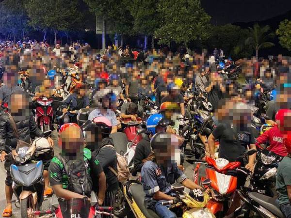 Lebih 300 penunggang motosikal ditahan dalam Ops Samseng Jalanan sempena malam ambang tahun baru yang dilakukan pagi tadi.