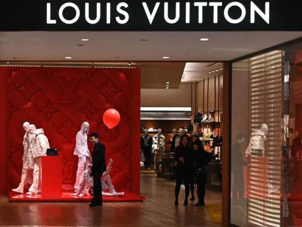 Louis Vuitton bakal menutup kedainya di pusat beli-belah Times Square susulan protes di wilayah itu. - Foto AFP