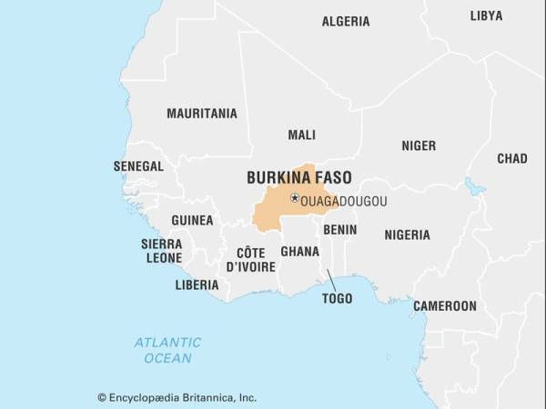 Letupan bom yang mengenai sebuah bas meragut 14 nyawa termasuk tujuh kanak-kanak di Burkina Faso.