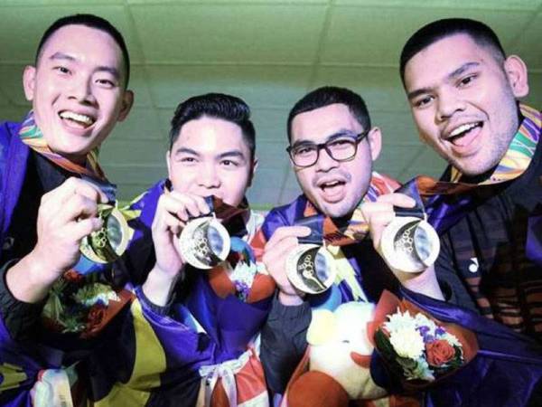 Pasukan tenpin boling negara merangkul pingat emas setelah membuat 4,980 jatuhan pin. - Foto Bernama