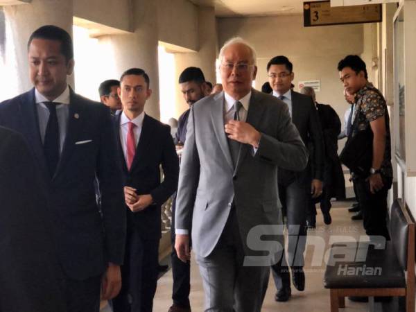 Najib ketika hadir ke Mahkamah Tinggi hari ini.