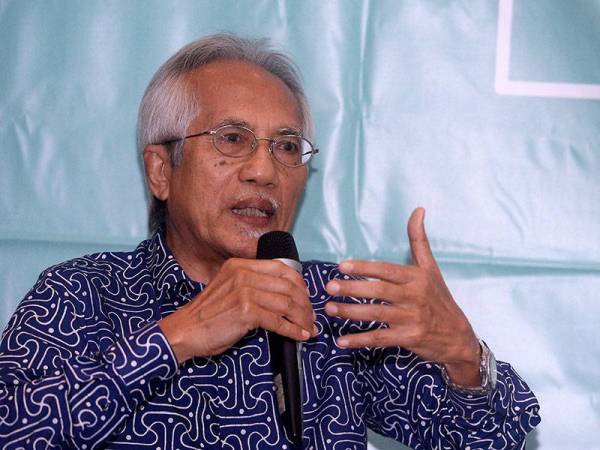 A Kadir menyampaikan Dialog Bina: Membina Budaya Tinggi Dalam Aktivisme Politik Melayu anjuran Akademi Bina Bangsa (ABB) hari ini. - Foto Bernama