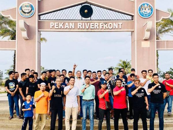 Ahli Bersatu Cawangan Bandar Pekan sepakat lapor polis desak siasat pemilik akaun Facebook yang menghina Permaisuri Agong.