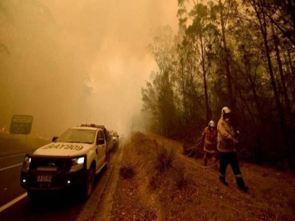 Kebakaran di Gunung Gospers di pinggir laut Sydney yang tidak terkawal selama hampir tiga bulan kini dapat dikawal. - Foto Agensi