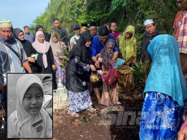 Muhammad Noor Amin (baju biru) bersama isterinya menyiram air di pusara Nur Dinie