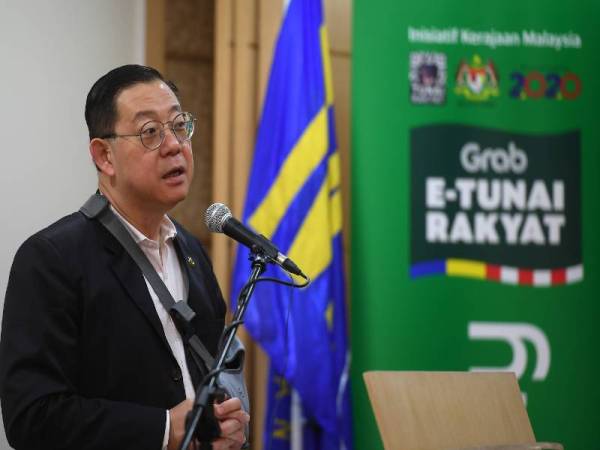 Lim Guan Eng ketika sidang media mengenai Pengumuman Pelancaran Inisiatif e-Tunai Rakyat di Kementerian Kewangan hari ini. -Foto Bernama